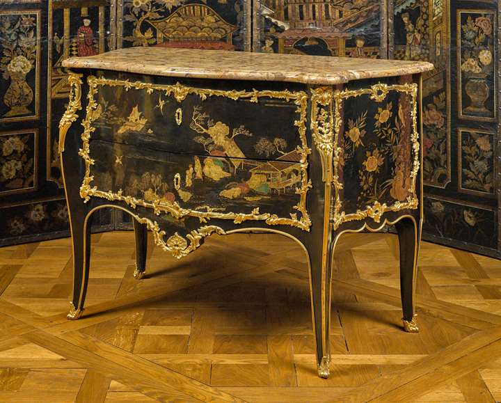 Black lacquer commode